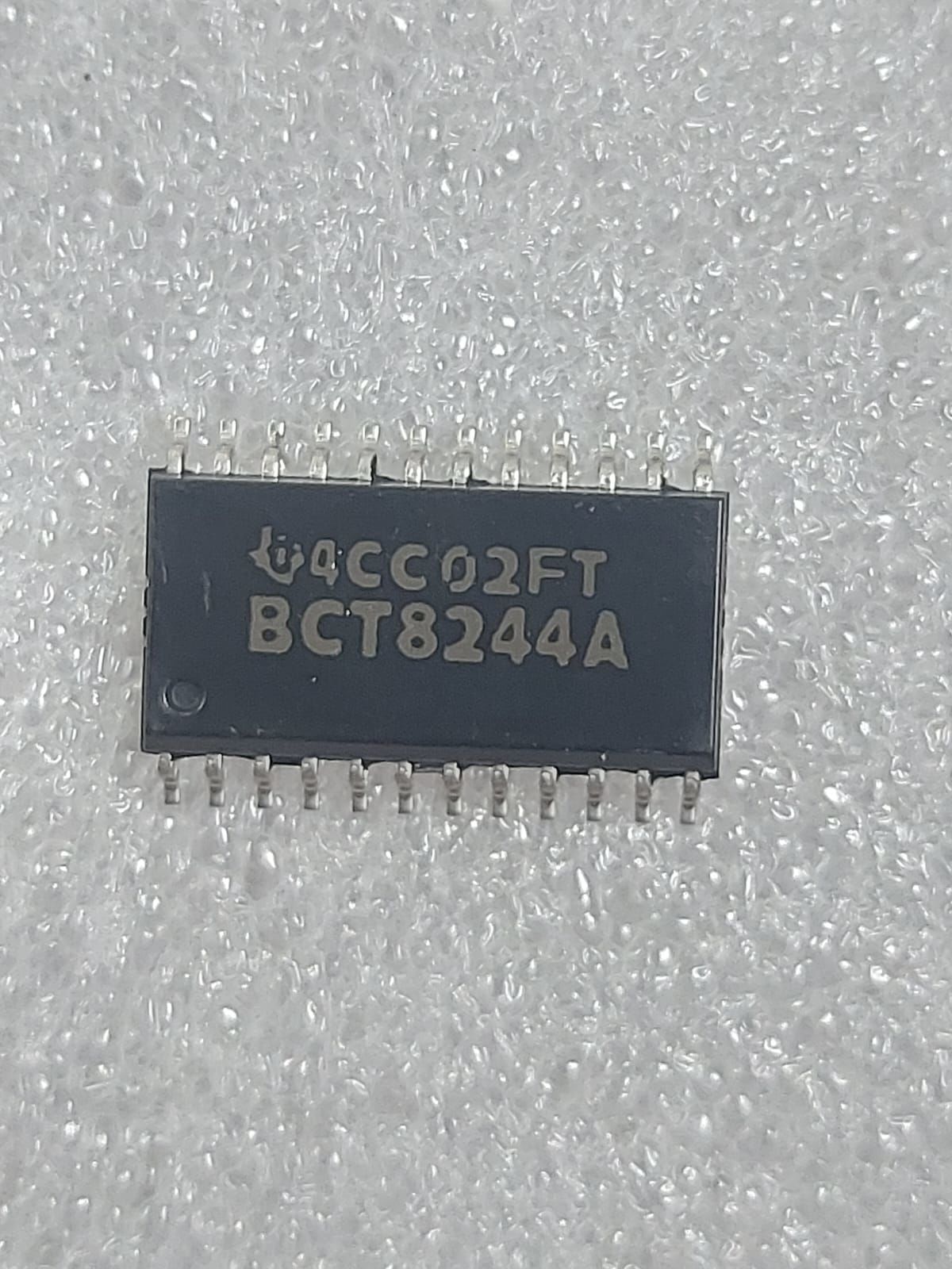 74BCT8244