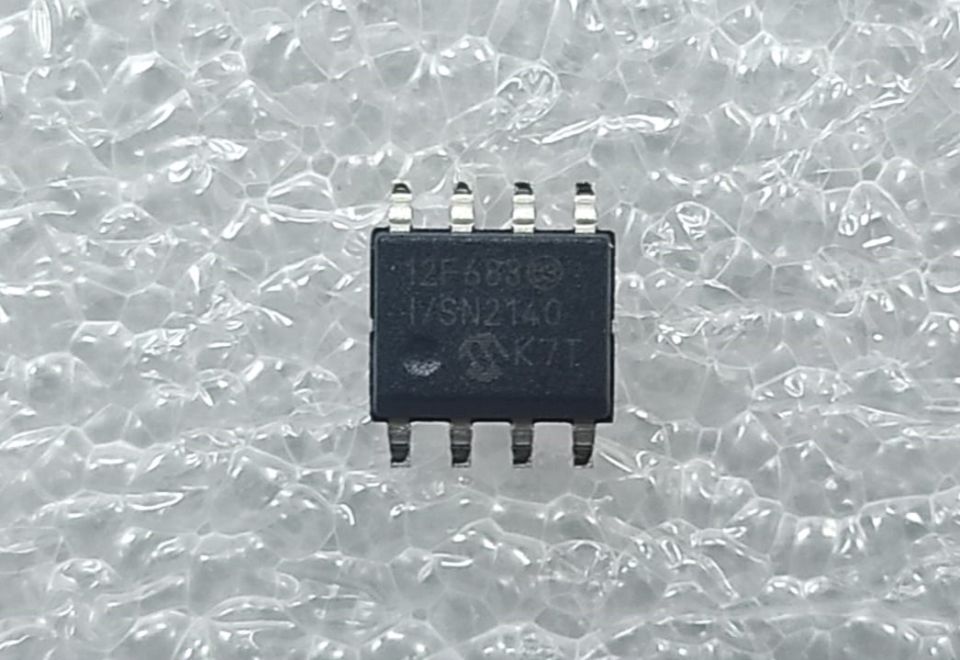 PIC12F683-I\SN  SMD SO-8