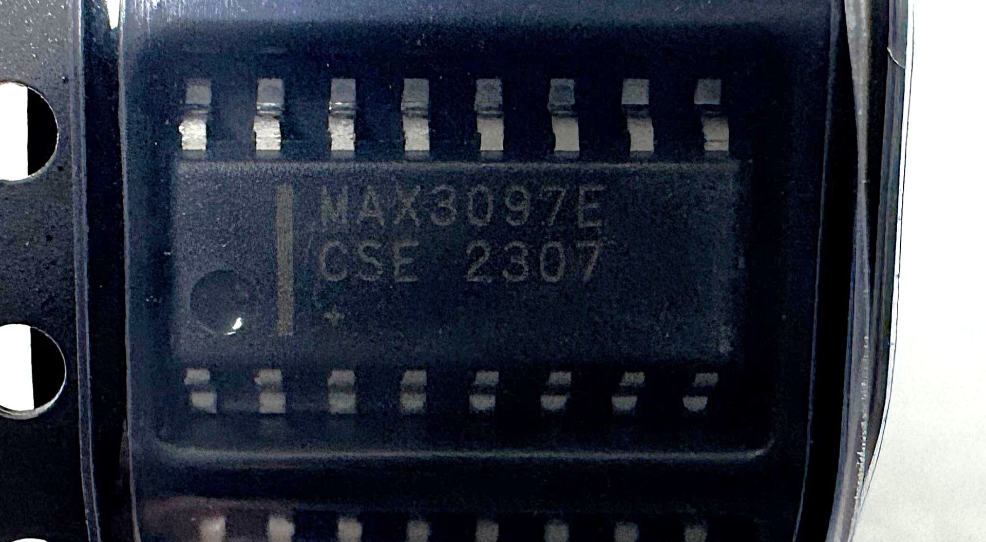 MAX3097ECSE SMD