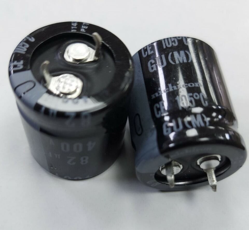 82UF 400V