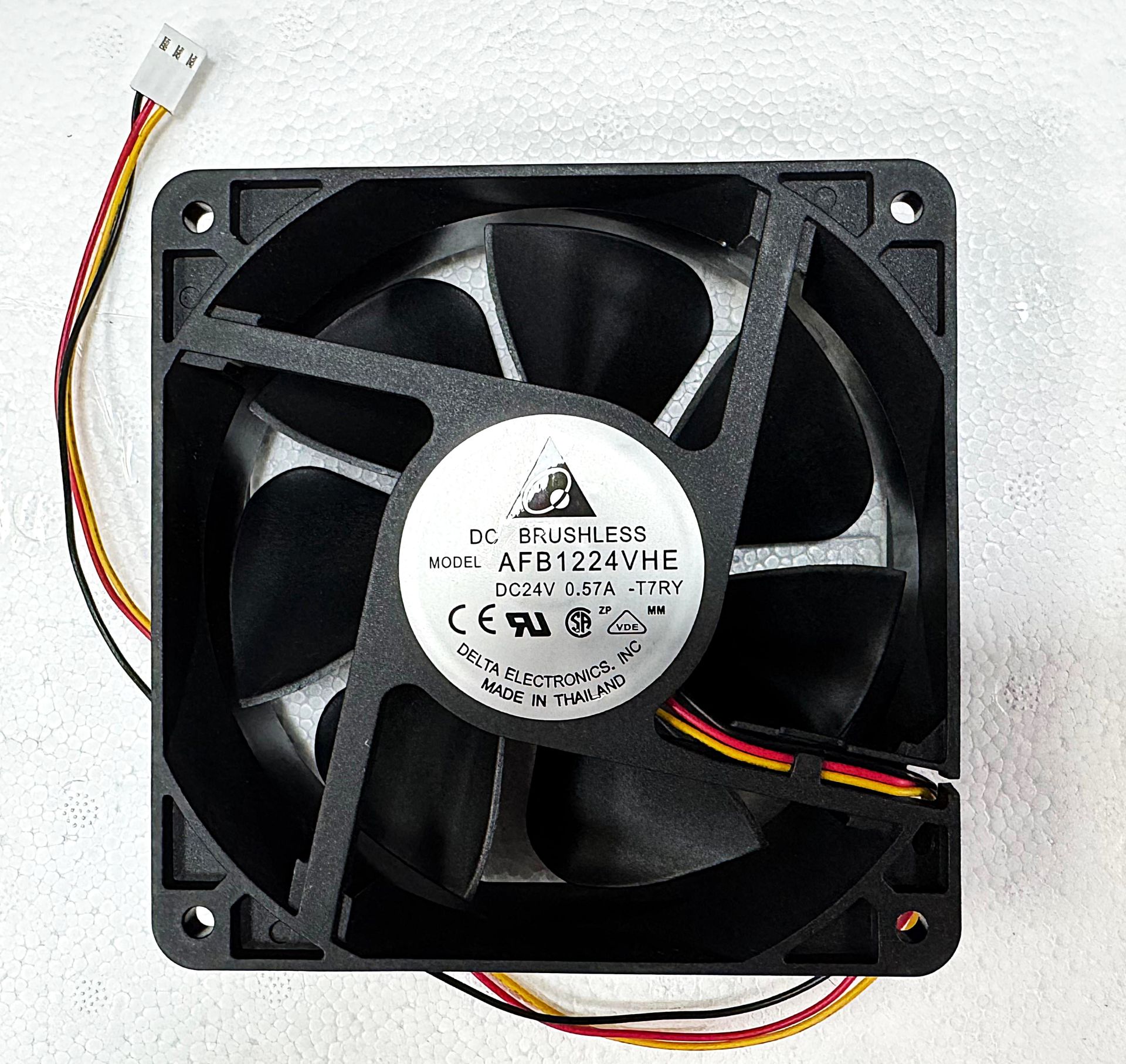 AFB1224VHE 120X120X38MM 24VDC 0.57A 3 KABLO DELTA FAN