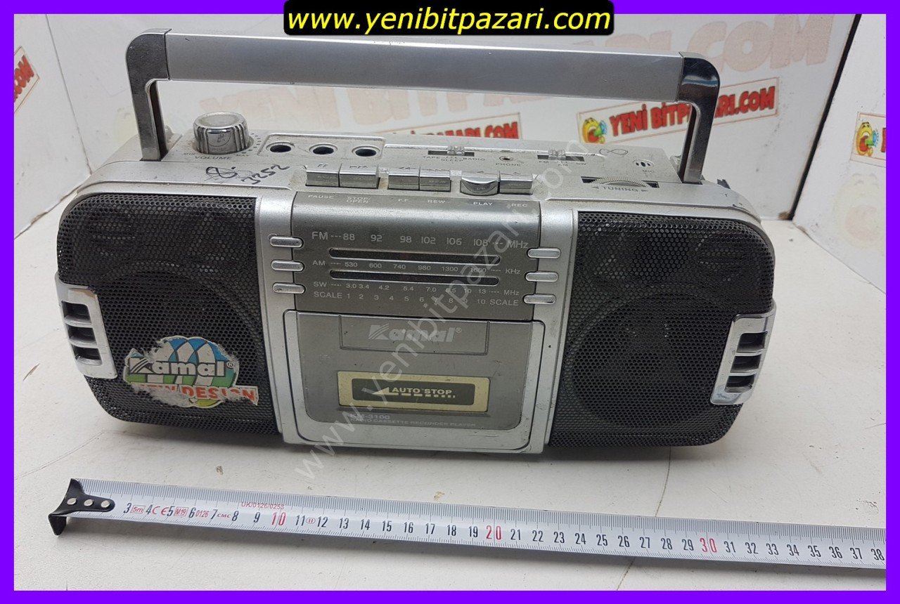 kamal radyo kaset çalar radyo çalışıyor kasetçalar bozuk köşesinde kırık var kablo yok anten yok pil yada elektrikle çalışır