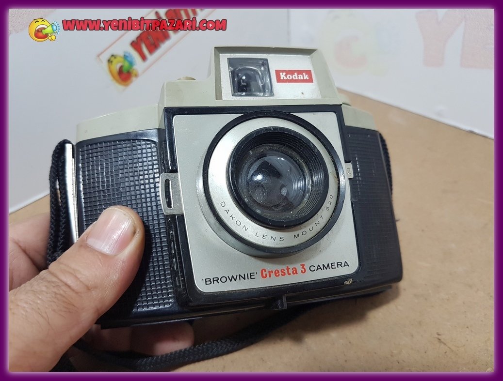 antika eski Kodak Brownie Cresta 3 Model Fotoğraf Makinası 1960 yapımı mekanik fotoğraf makinası 12 ve 35 lik film ile çalışır