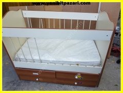sallanan yataklı sunta beşik bebek beşiği bebek yatağı ortapediktir sıfır dır 4 çekmeceli 1 hafta kullanılmıştır yatak altındaki sunta ve bazı vidaları yoktur demonte sökülüp takılabilir