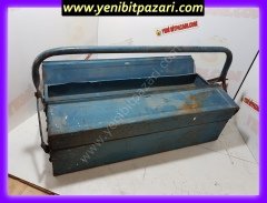 ikinciel metal takım çantası saç teneke alet kutusu çantası avadanlık 52cm 3 gözlü ( tamir görmüş bazı yerlerinde perçin yok vida var )