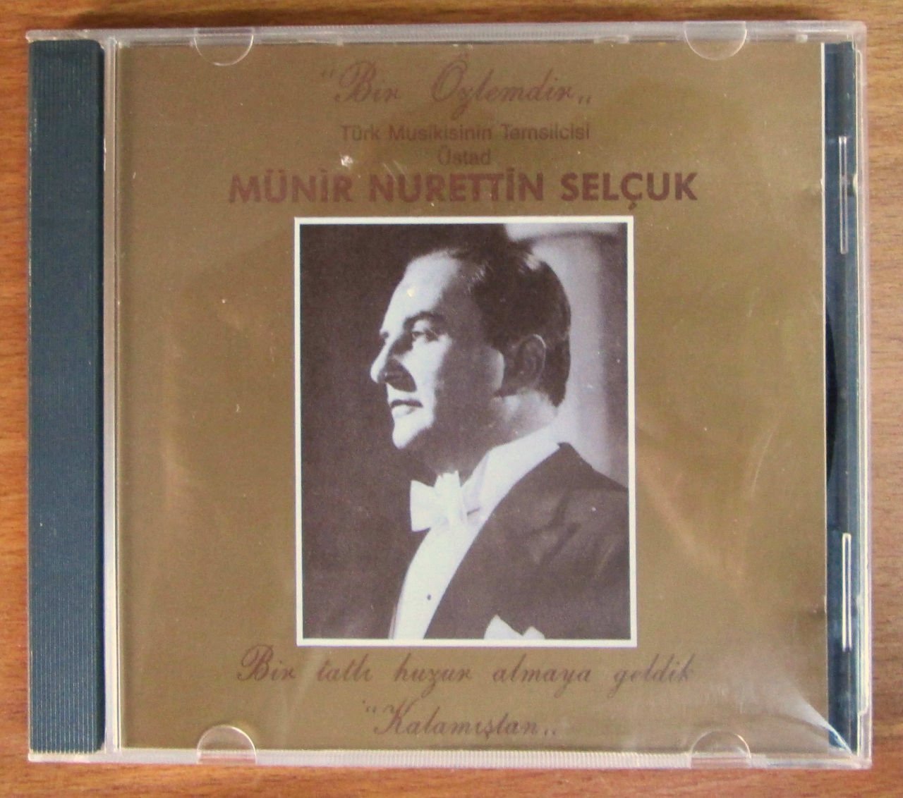 MÜNİR NURETTİN SELÇUK - Bİr ÖZLEMDİR MNS / KALAMIŞ - CD 1992 BASIM 2.EL