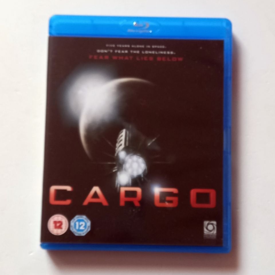 CARGO - ANNA KATHARINA SCHWABROH, MARTIN RAPOLD - YÖN.: IVAN ENGLER & RALPH ETTER - BLU-RAY BÖLGE B 2.EL TÜRKÇE ALTYAZI YOKTUR