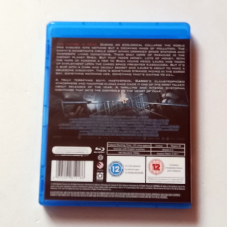 CARGO - ANNA KATHARINA SCHWABROH, MARTIN RAPOLD - YÖN.: IVAN ENGLER & RALPH ETTER - BLU-RAY BÖLGE B 2.EL TÜRKÇE ALTYAZI YOKTUR