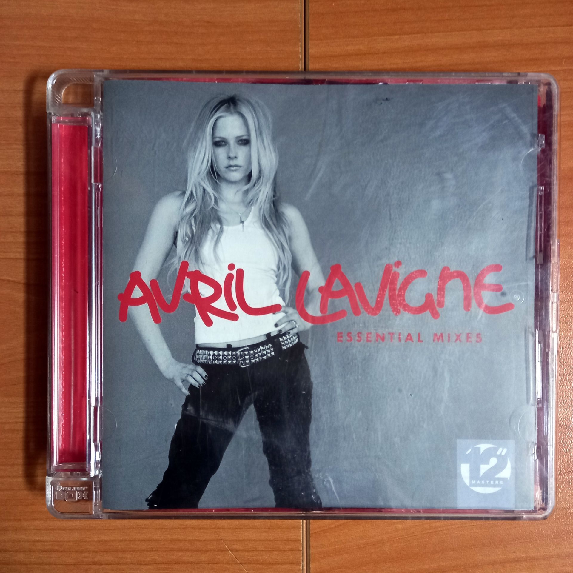 AVRIL LAVIGNE – ESSENTIAL MIXES (2010) - CD COMPILATION 2.EL