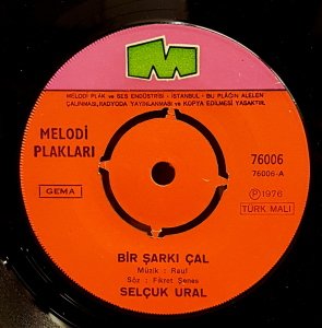 SELÇUK URAL - BİR ŞARKI ÇAL / SİL BAŞTAN - 7'' 45 DEVİR KAPAKLI MELODİ PLAKLARI 2.EL