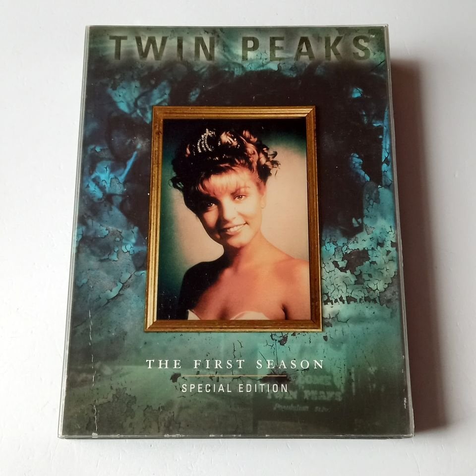 TWIN PEAKS:THE FIRST SEASON - SPECIAL EDITION  - 4 DISC SET - KYLE MACLACHLAN, MICHAEL ONTKEAN, MÄDCHEN AMICK, SHERYL LEE - YÖN.: DAVID LYNCH - DVD SLIPCOVER DIGIPAK 2.EL
