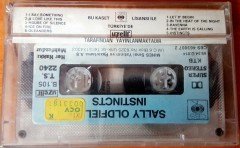 SALLY OLDFIELD - INSTINCTS (1989) UZELLI CASSETTE MADE IN TURKEY ''NEW'' PAPER LABEL