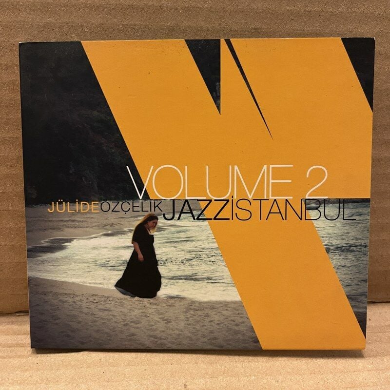 JÜLİDE ÖZÇELİK - JAZZ İSTANBUL VOLUME 2 (2011) - DIGIPAK CD 2.EL