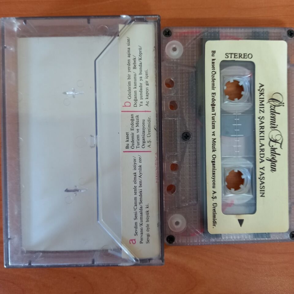 ÖZDEMİR ERDOĞAN - AŞKIMIZ ŞARKILARDA YAŞASIN - KASET 2. EL