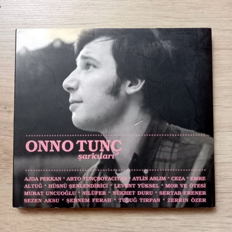 ONNO TUNÇ ŞARKILARI / AJDA PEKKAN, AYLİN ASLIM, CEZA, EMRE ALTUĞ, LEVENT YÜKSEL, MOR VE ÖTESİ, NİLÜFER, NÜKHET DURU, SERTAB ERENER, SEZEN AKSU (2007) - CD 2.EL