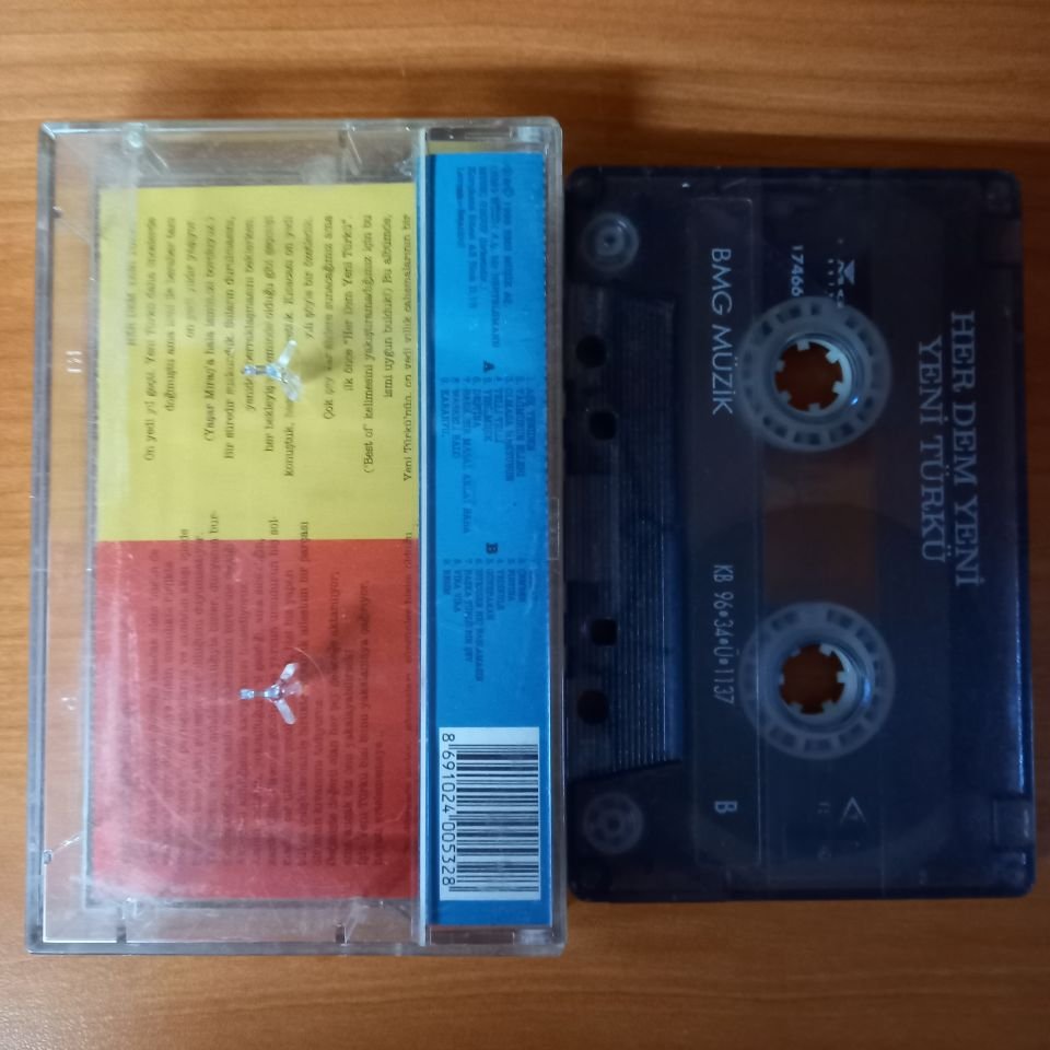 YENİ TÜRKÜ - HER DEM YENİ / ONSEKİZ SEÇİLMİŞ ŞARKI (1996) - KASET 2.EL