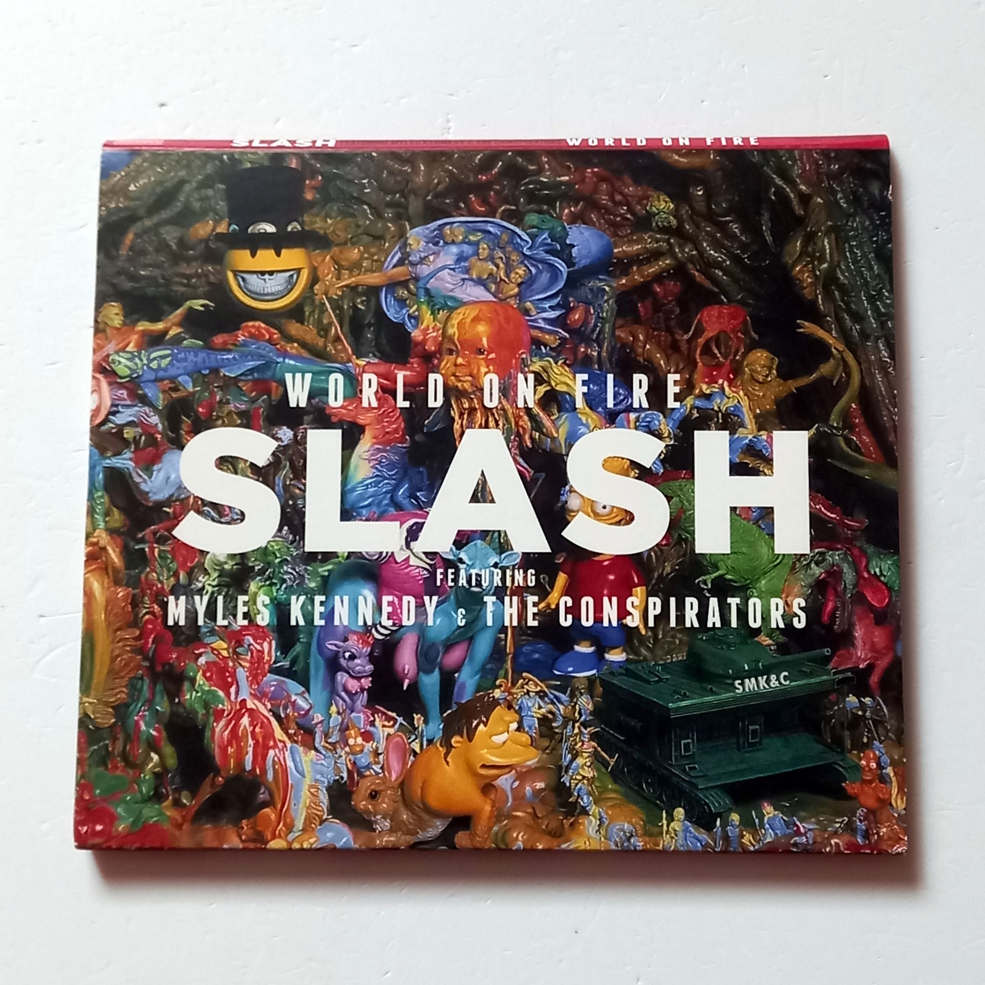 SLASH FEATURING MYLES KENNEDY & THE CONSPIRATORS – WORLD ON FIRE (2014) - CD GATEFOLD 2.EL