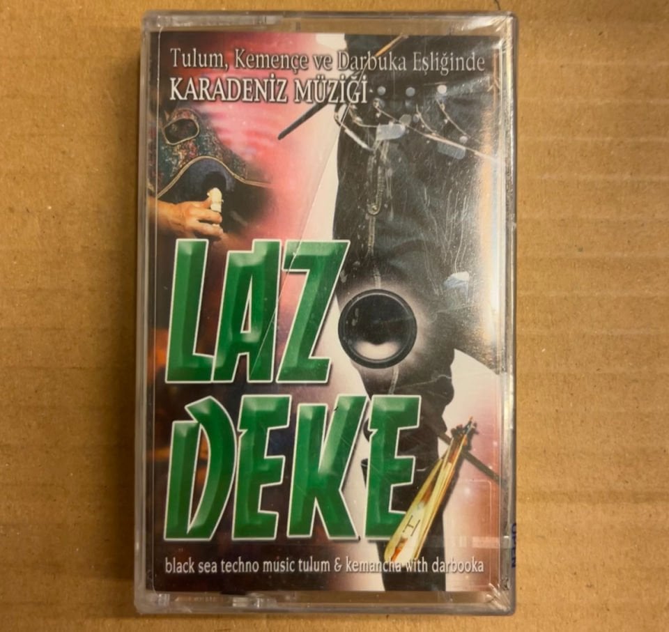 LAZDEKE - TULUM KEMENÇE VE DARBUKA EŞLİĞİNDE KARADENİZ MÜZİĞİ / BLACK SEA TECHNO (2004) - KASET AMBALAJINDA SIFIR