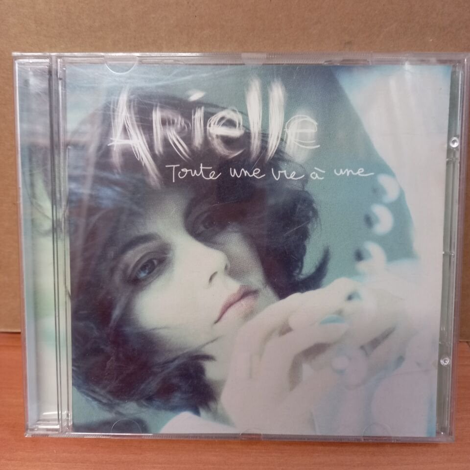 ARIELLE - TOUTE UNE VIE A UNE (1996) - CD 2. EL