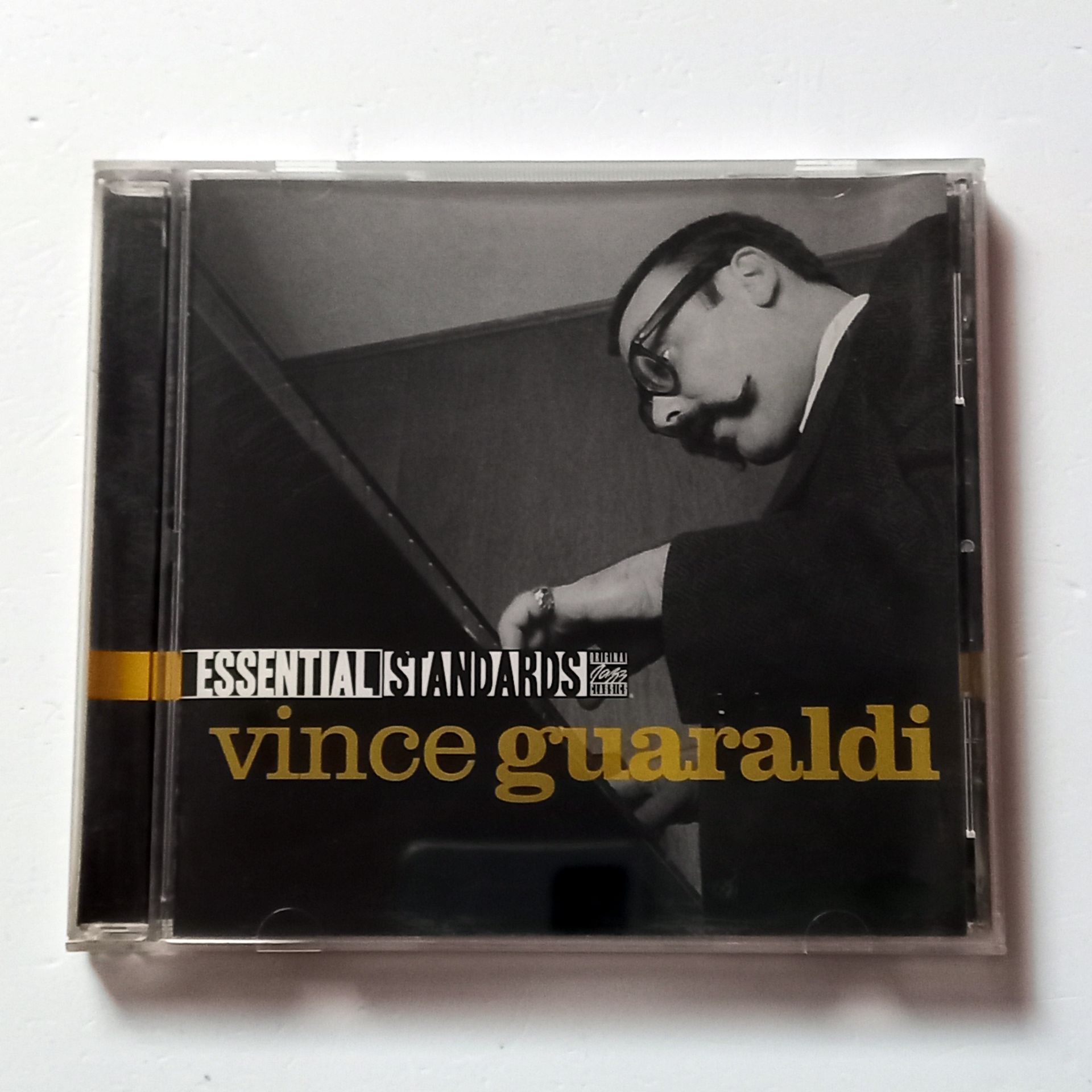 VINCE GUARALDI – ESSENTIAL STANDARDS (2009) - CD 2.EL