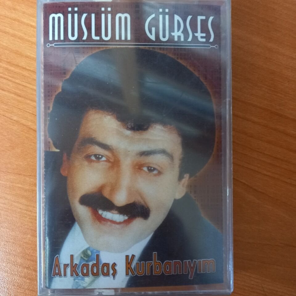 MÜSLÜM GÜRSES - ARKADAŞ KURBANIYIM (1990) - KASET SIFIR