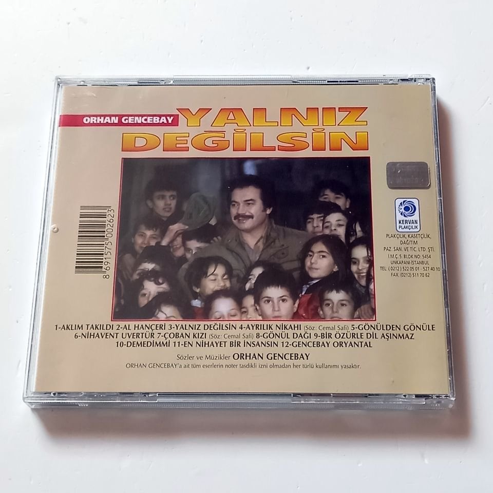 ORHAN GENCEBAY - YALNIZ DEĞİLSİN - CD KERVAN PLAKÇILIK 2.EL