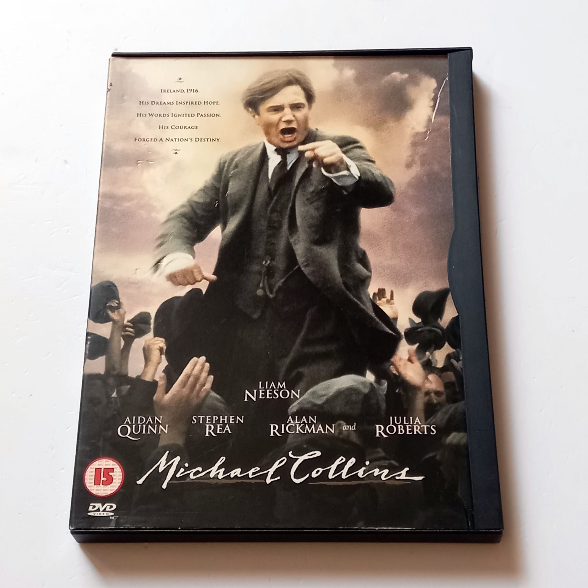MICHAEL COLLINS - LIAM NEESON, AIDAN QUINN, STEPHEN REA - YÖN.: STEPHEN WOOLLEY - DVD 2.BÖLGE TÜRKÇE ALTYAZI YOKTUR 2.EL