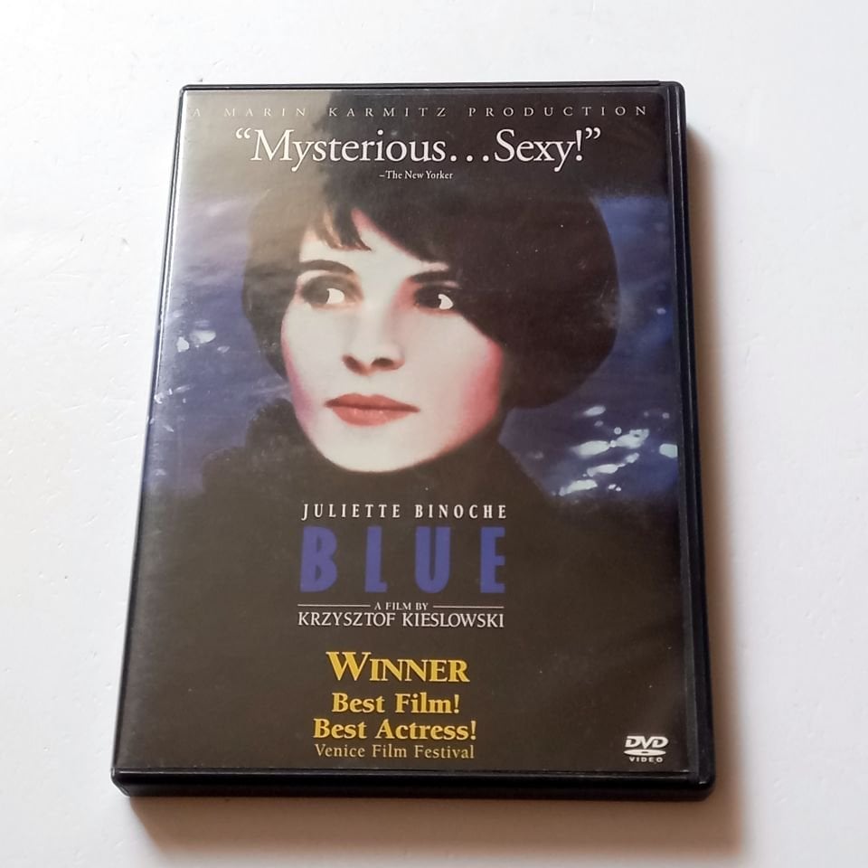 THREE COLORS: BLUE - JULIETTE BINOCHE - YÖN.: KRZYSZTOF KIESLOWSKI - DVD 1.BÖLGE TÜRKÇE ALTYAZI YOKTUR 2.EL