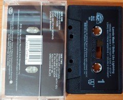 LONNIE MACK - STRIKE LIKE LIGHTNING (1985) CASSETTE MADE IN USA ''USED''