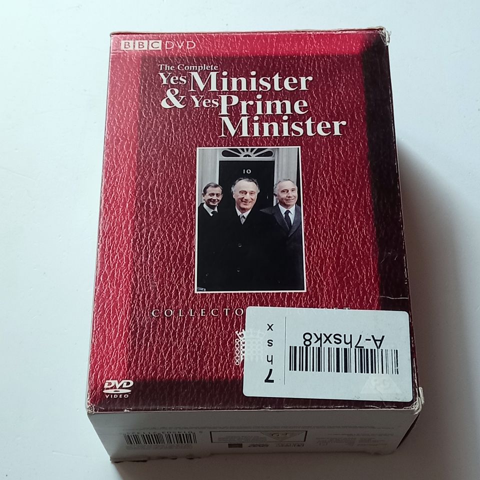 THE COMPLETE YES MINISTER & YES PRIME MINISTER - DİZİ TÜM SEZONLAR - 7 DVD COLLECTOR\'S BOXSET 2.EL ALTYAZI YOKTUR
