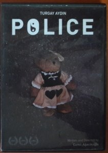 POLICE (06'48'') - TURGAY AYDIN - CEMİL AĞACIKOĞLU - KISA METRAJ FİLM DVD-R 2.EL