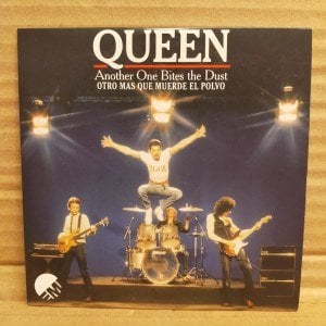 QUEEN - ANOTHER ONE BITES THE DUST / DRAGON ATTACK (2009) CARDSLEEVE CD SINGLE 2.EL
