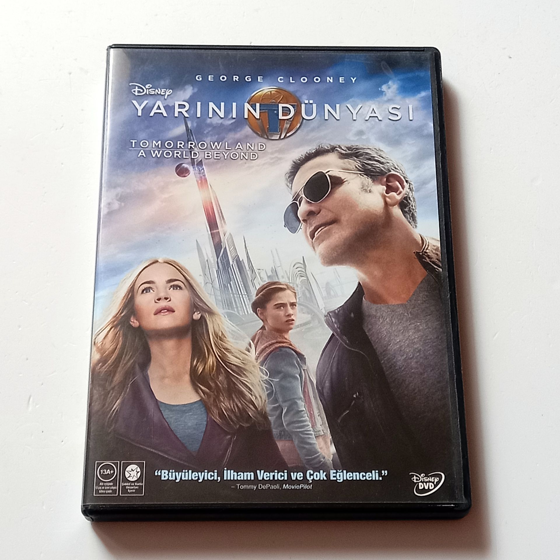 YARININ DÜNYASI - TOMORROWLAND A WORLD BEYOND - GEORGE CLOONEY, BRITT ROBERTSON, HUGH LAURIE, YÖN.: BRAD BIRD - DVD 2.EL