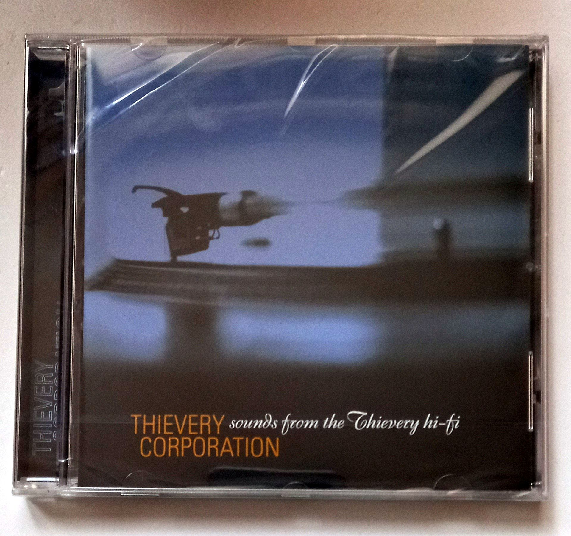 THIEVERY CORPORATION – SOUNDS FROM THE THIEVERY HI-FI (1996) - CD 2023 REISSUE SIFIR