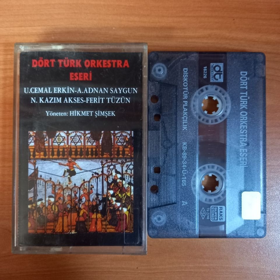 DÖRT TÜRK ORKESTRA ESERİ / U. CEMAL ERKİN, A. ADNAN SAYGUN, N. KAZIM AKSES, FERİT TÜZÜN / YÖNETEN: HİKMET ŞİMŞEK (1989) - KASET 2.EL