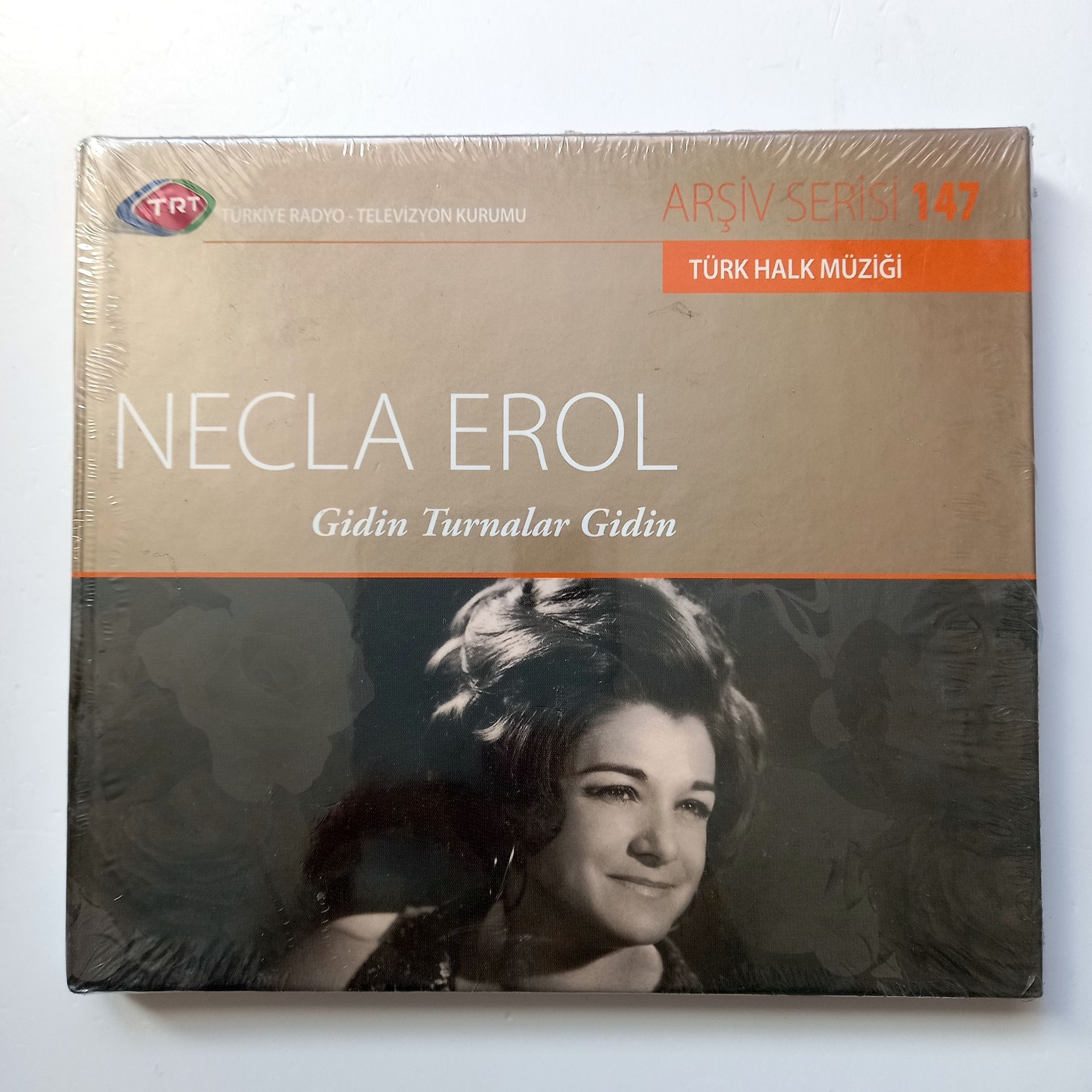 NECLA EROL - GİDİN TURNALAR GİDİN / TÜRK HALK MÜZİĞİ / TRT ARŞİV SERİSİ 147 - CD SIFIR