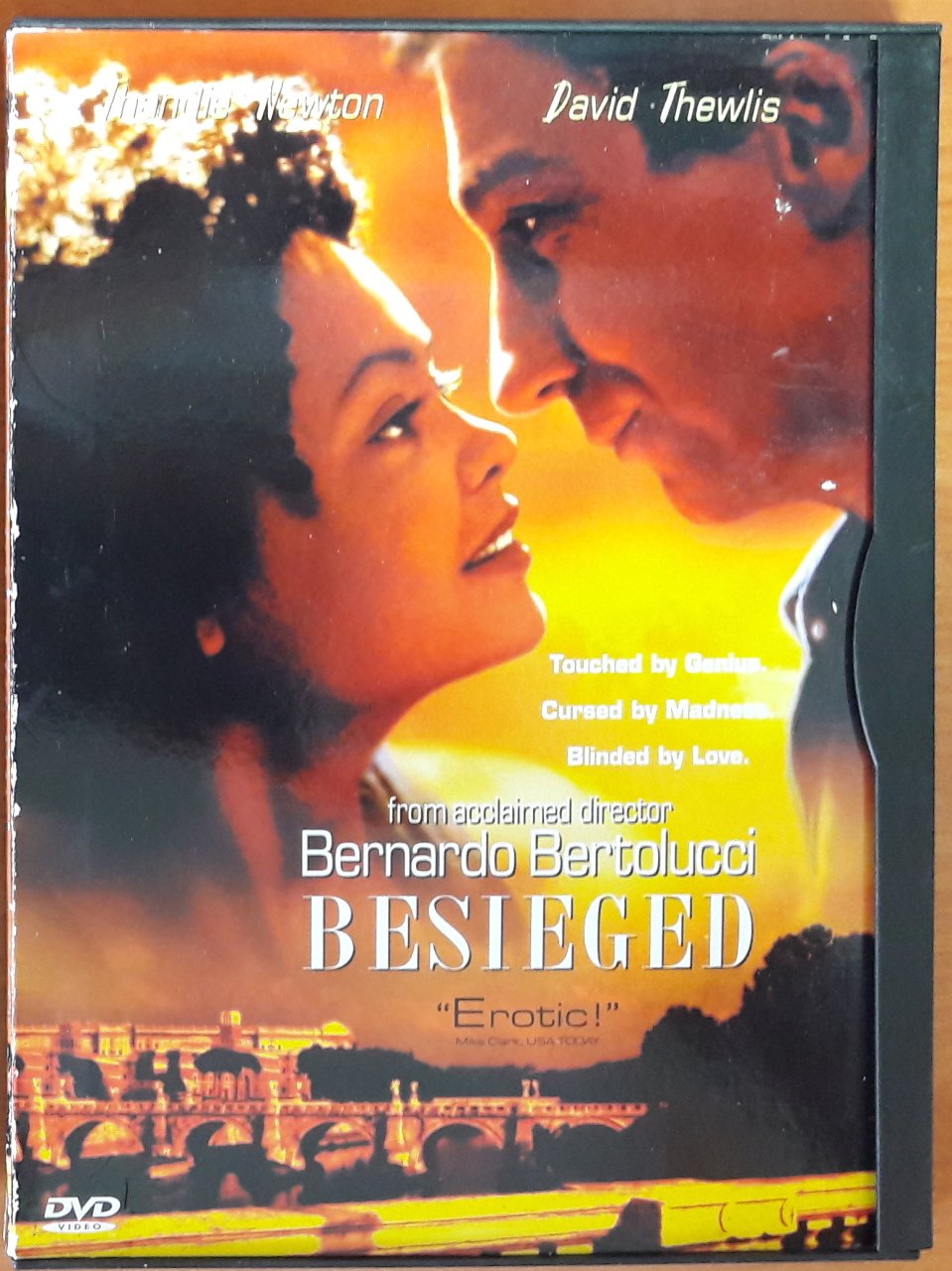 BESIEGED - BERNARDO BERTOLUCCI - SNAPCASE DVD 2.EL 1. BÖLGE TR ALTYAZI YOKTUR