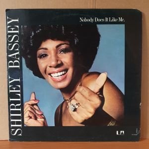 SHIRLEY BASSEY - NOBODY DOES IT LIKE ME (1974) - LP 2.EL PLAK