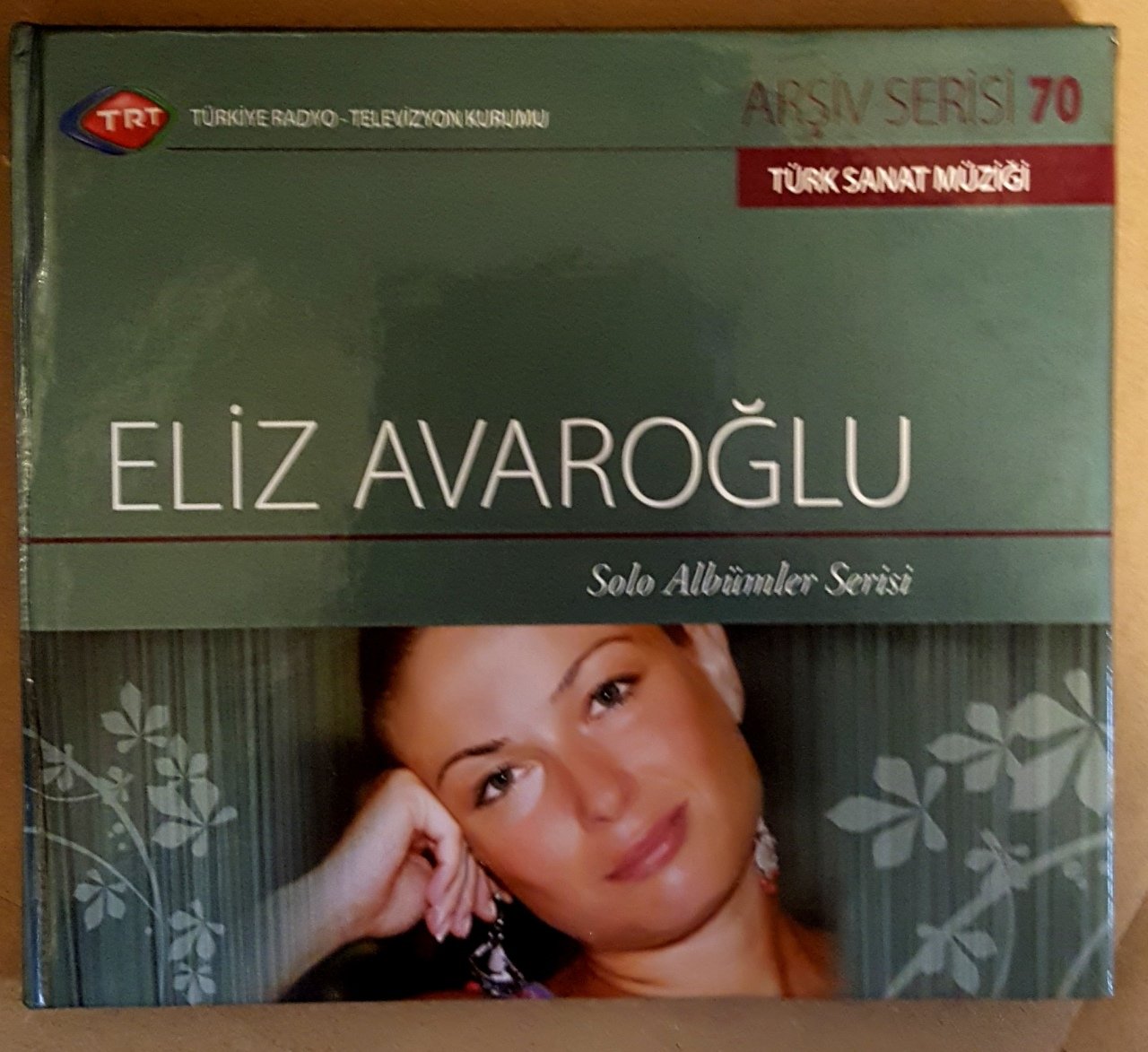 ELİZ AVAROĞLU - SOLO ALBÜMLER SERİSİ / TRT ARŞİV 70 - CD DIGIPACK 2.EL