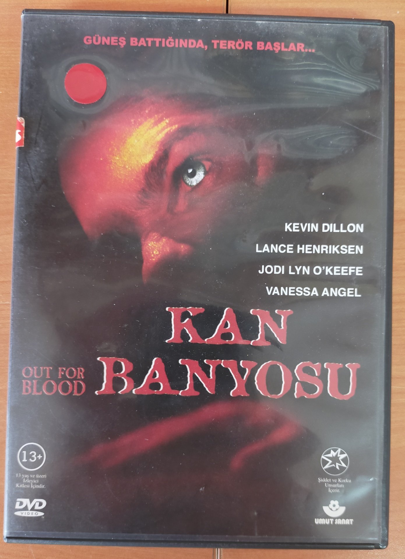 VAMPIRES / OUT FOR BLOOD - KAN BANYOSU - DVD 2.EL