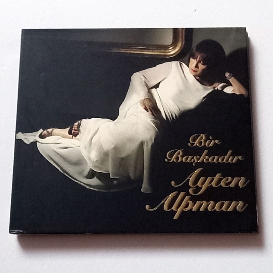 AYTEN ALPMAN - BİR BAŞKADIR (2007) - CD DIGIPAK OSSİ MÜZİK 2.EL