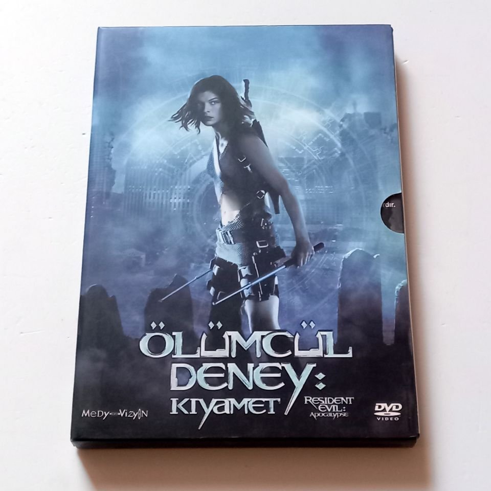 ÖLÜMCÜL DENEY: KIYAMET - RESIDENT EVIL: APOCALYPSE - MILLA JOVOVICH, YÖN.: ALEXANDER WITT - 2DVD ÖZEL VERSİYON 2.EL