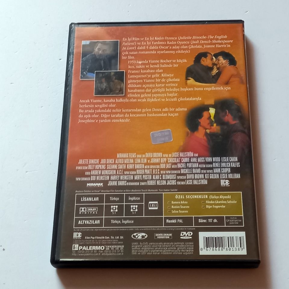 ÇİKOLATA - CHOCOLAT - JULIETTE BINOCHE, JUDI DENCH, JOHNNY DEPP, YÖN.:LASSE HALLSTRÖM - DVD 2.EL