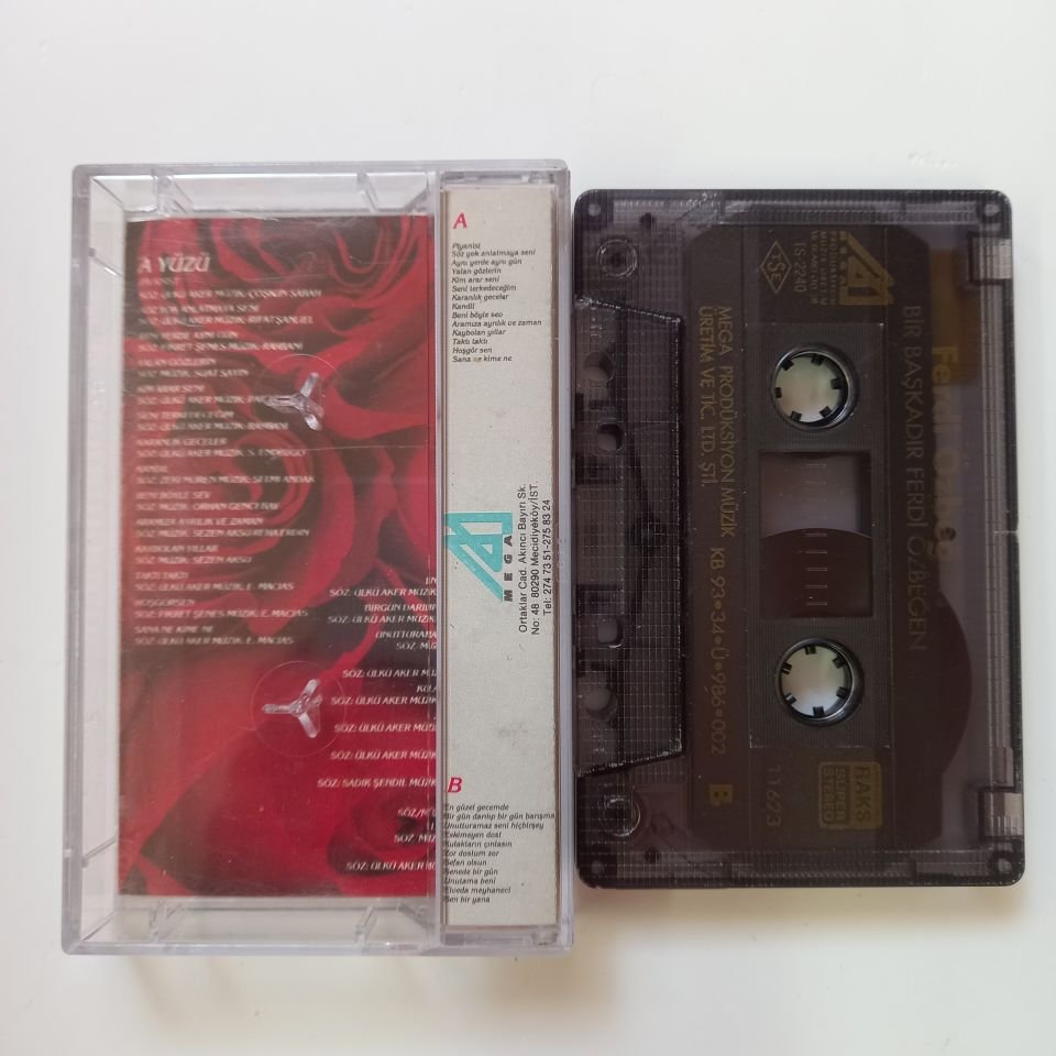FERDİ ÖZBEĞEN - BİR BAŞKADIR (1993) - KASET 2.EL