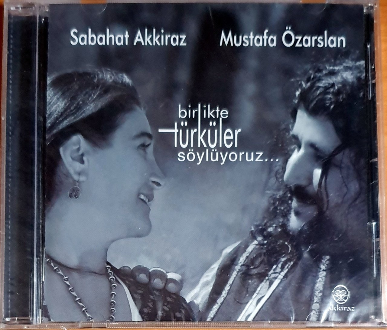SABAHAT AKKİRAZ & MUSTAFA ÖZARSLAN - BİRLİKTE TÜRKÜLER SÖYLÜYORUZ (2008) - CD AKKİRAZ SIFIR