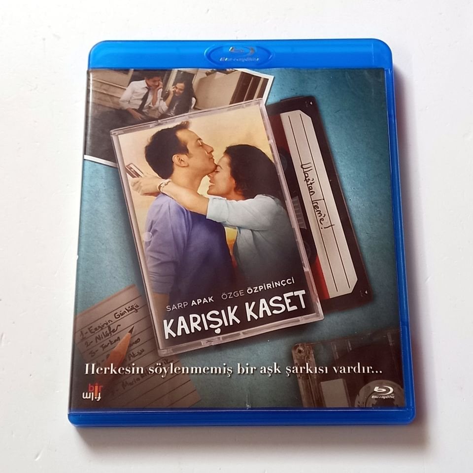 KARIŞIK KASET - SARP APAK, ÖZGE ÖZPİRİNÇCİ, YÖN.: TUNÇ ŞAHİN - BLU-RAY 2.EL