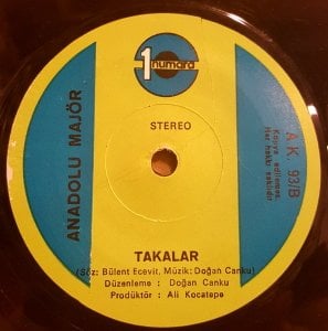 ANADOLU MAJOR (NÜKHET DURU & MODERN FOLK ÜÇLÜSÜ) -  DOSTLUĞA DAVET / TAKALAR - 7'' 45 DEVİR KAPAKLI 2.EL 45LİK PLAK