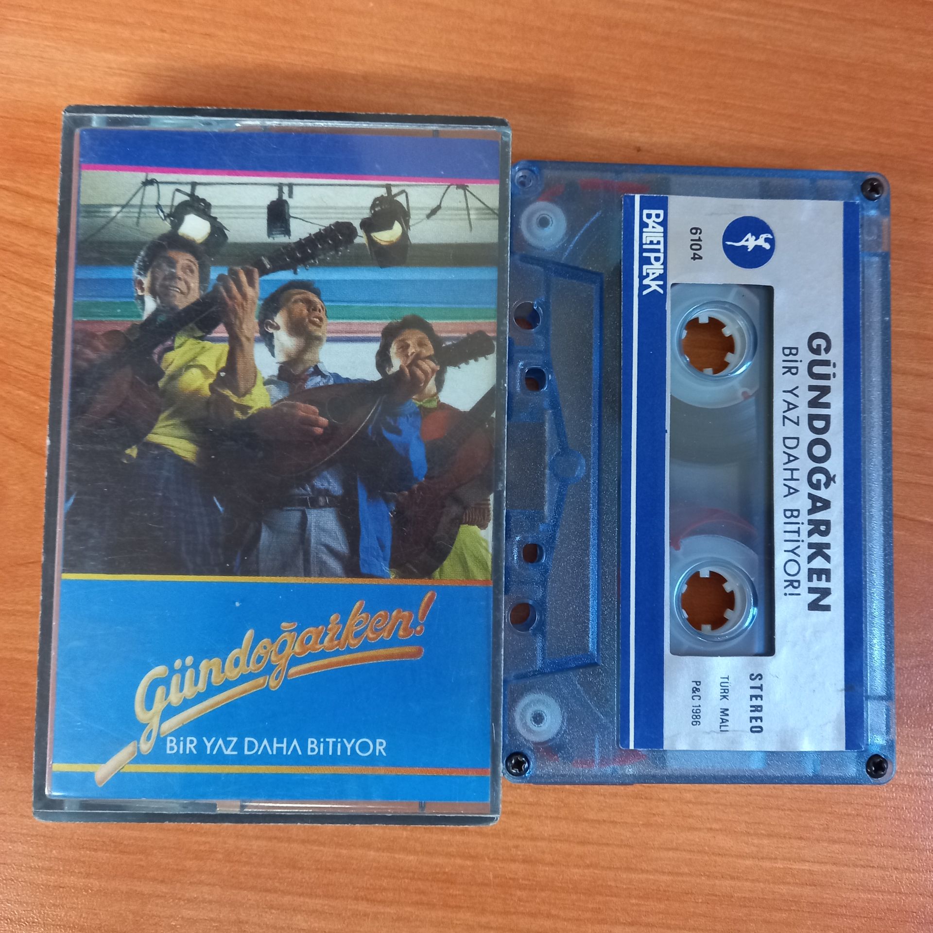 GÜNDOĞARKEN - BİR YAZ DAHA BİTİYOR - KASET 2.EL