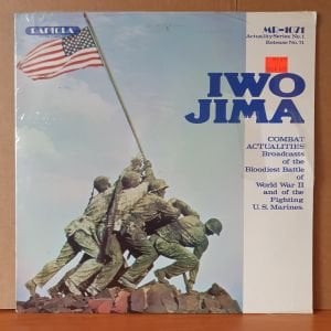 IWO JIMA / COMBAT ACTUALITIES / BROADCASTS OF THE BLOODIEST BATTLE OF WORLD WAR II AND OF THE FIGHTING U.S. MARINES  (1977) - LP DÖNEM BASKISI SIFIR PLAK
