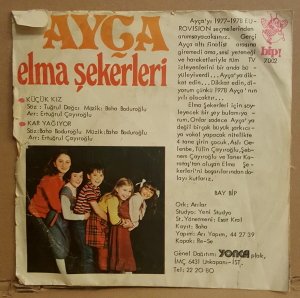 AYÇA VE ELMA ŞEKERLERİ - KÜÇÜK KIZ / KAR YAĞIYOR - 7'' 45 DEVİR KAPAKLI 2.EL 45LİK PLAK